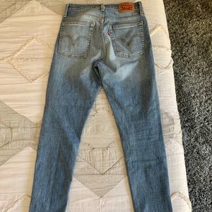 Women’s Levi Skinny Jeans